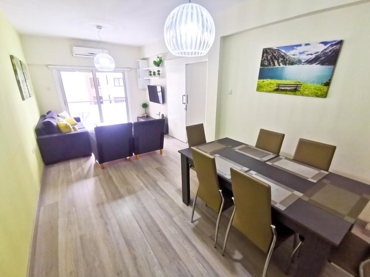 Beach-A-Holic Apartment, 2 Min Distance From Larnaca Marina Exterior photo